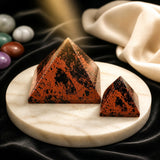 Pyramide aus rotem Obsidian – mittelgroß