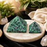 Ruby i Zoisite Pyramid - Medium